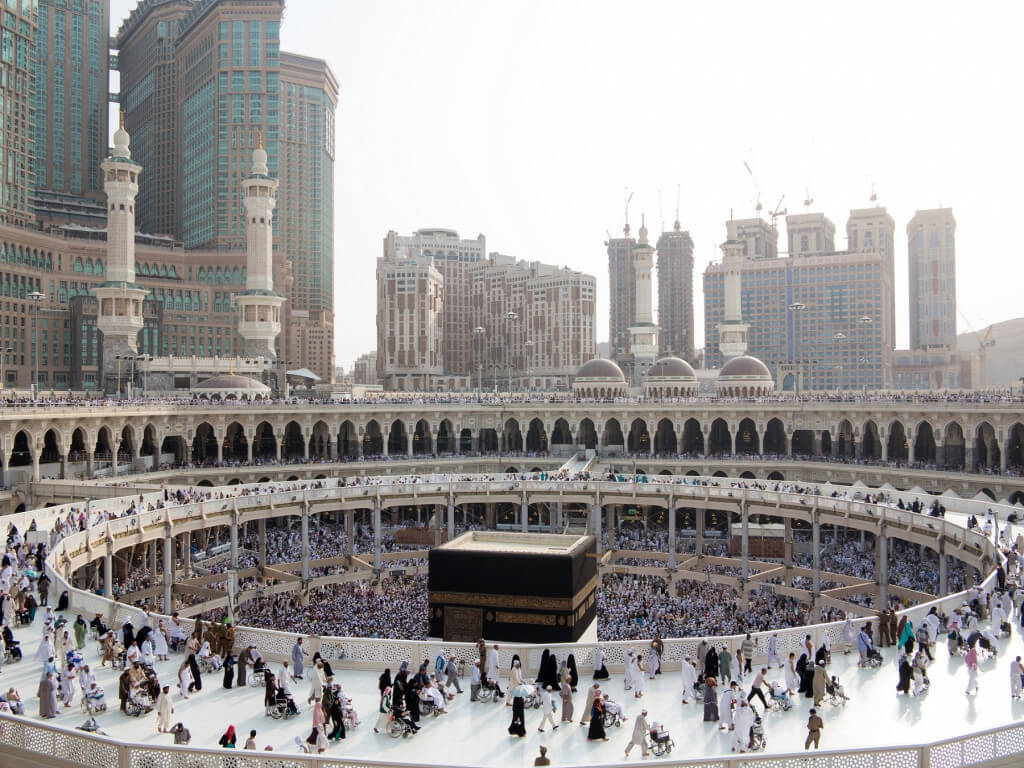 safwahmadinatravel.com