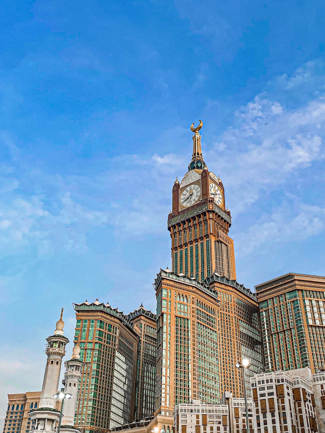safwahmadinatravel.com
