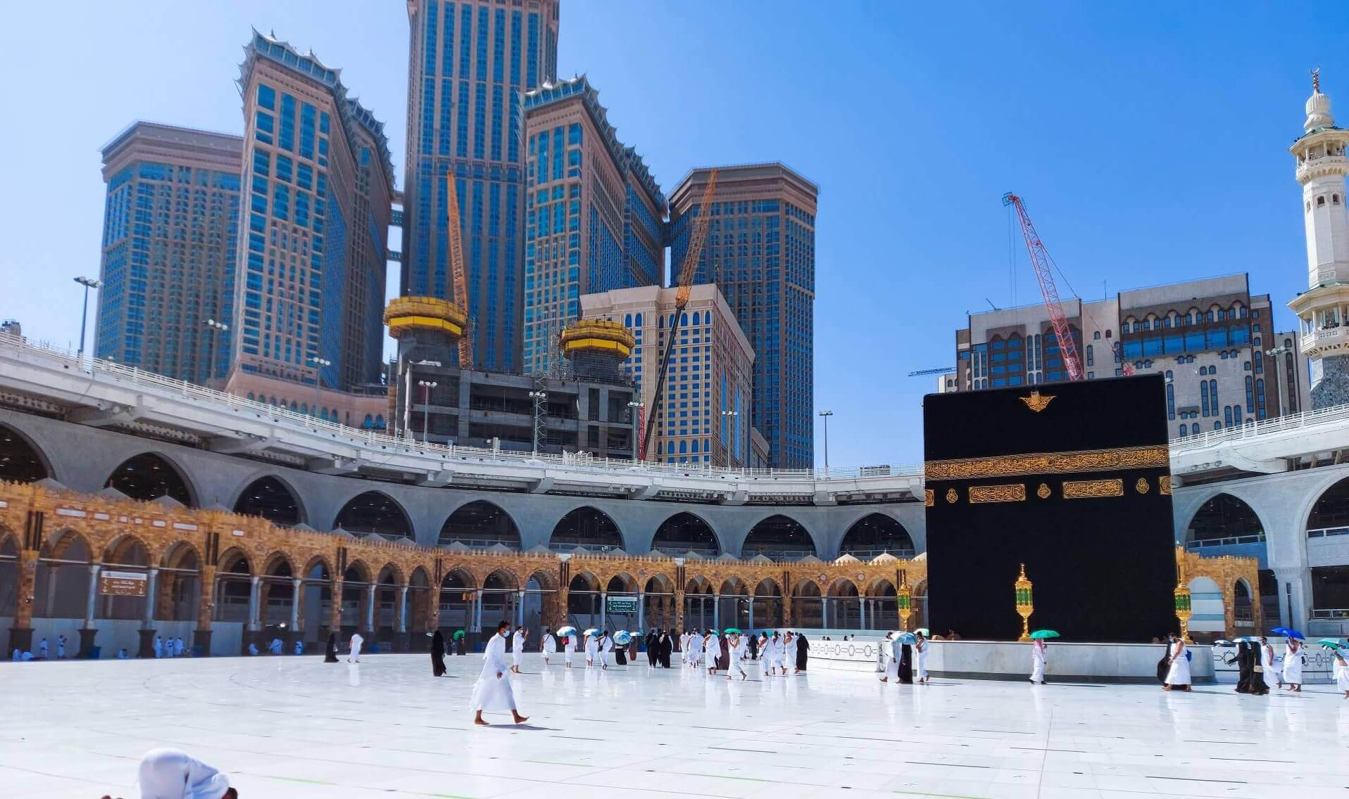 safwahmadinatravel.com